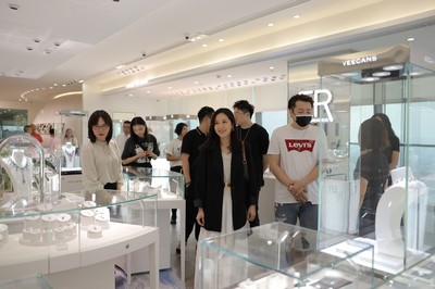 知名女星唐诗咏到访永富集团，珠宝首饰零售引关注